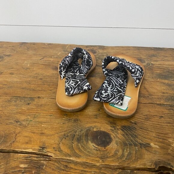 Dirty Laundry Tribal Print Stretchy Slingback Sarong Thong Sandals, Size 8 - Picture 9 of 11